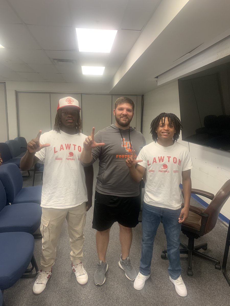 Had a great visit at Langston University with @mykelhollman11 , I learned alot from the players and coaches and made some connections thank you coach‼️ @Coach_Hopes @_CoachBerg @lowill99 @_x_j55 @LangstonLionsFB @LHSFootball55