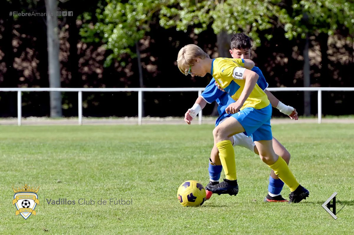 VadillosCF's tweet photo. 🅵🅾🆃🅾🆂 Infantil "A #carniceriaSedano / #lacadosybarnizadosAntolin 2-0 @villarcayonela_cf
Partidazo de los peques para vencer a un gran equipo y colocarnos LÍDERES...✌️

@DavidAld85 , @Llorentee27 y @Mario_P_C, EQUIPO, ENHORABUENA

➕️3️⃣ Jornada 22

#FamiliaVadillista https://t.co/RbZJ3QiFJR