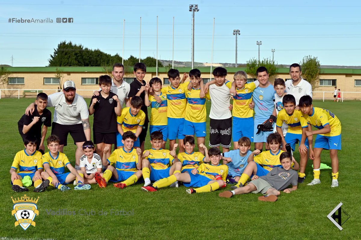 VadillosCF's tweet photo. 🅵🅾🆃🅾🆂 Infantil "A #carniceriaSedano / #lacadosybarnizadosAntolin 2-0 @villarcayonela_cf
Partidazo de los peques para vencer a un gran equipo y colocarnos LÍDERES...✌️

@DavidAld85 , @Llorentee27 y @Mario_P_C, EQUIPO, ENHORABUENA

➕️3️⃣ Jornada 22

#FamiliaVadillista https://t.co/RbZJ3QiFJR