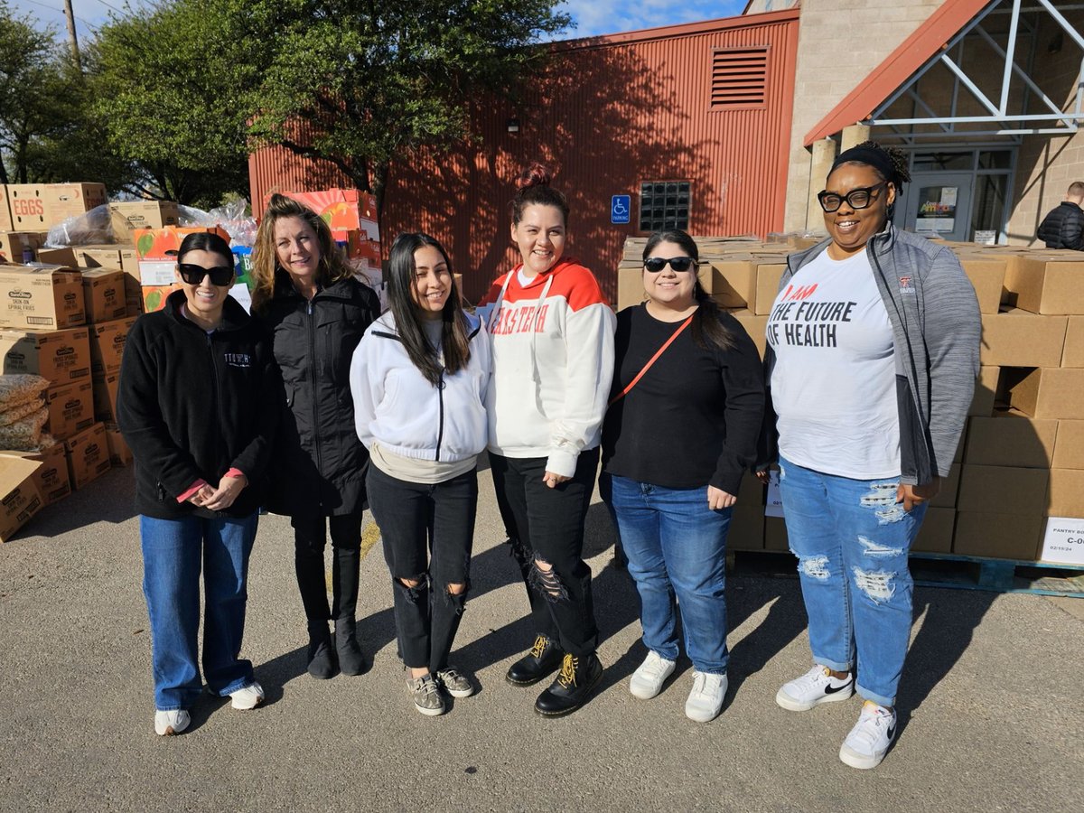 Team members in the #PermianBasin recently volunteered at the @CasadeAmigosTX mobile food pantry! On the third Tuesday of every month, the nonprofit in Midland hosts the event to provide food to those in need.