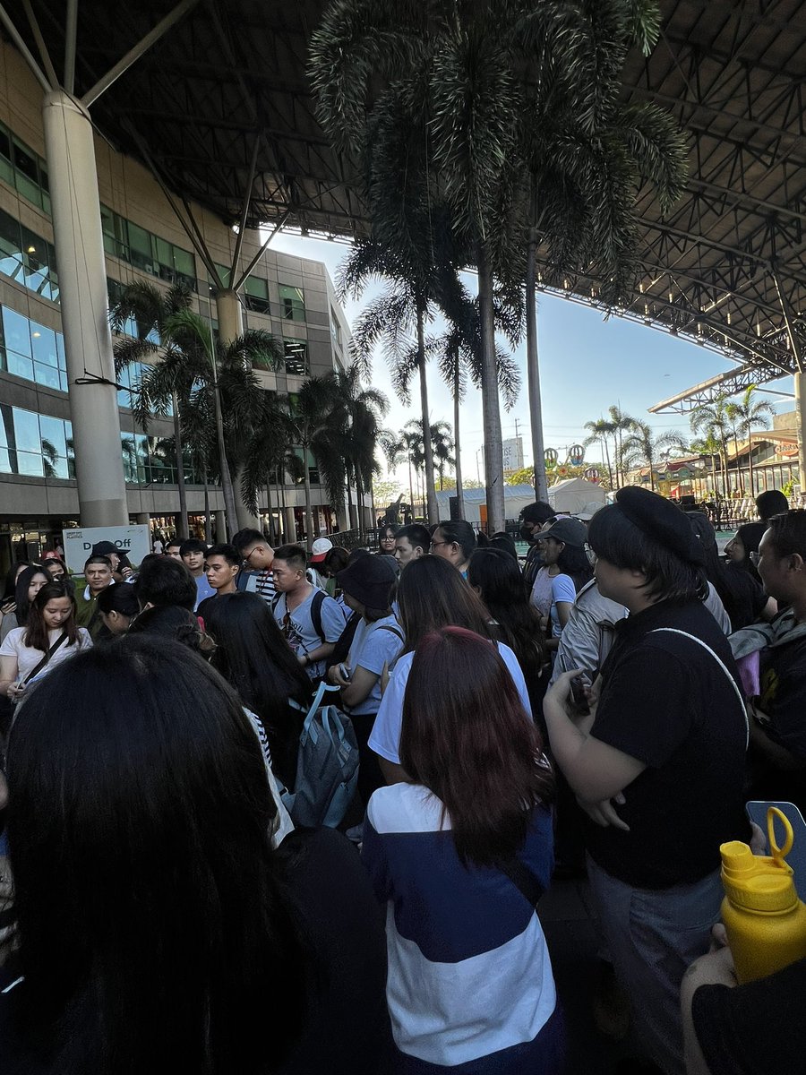 leinpop's tweet photo. opo marami napo kami here sa market market  for todays talaarawan mall show 🩷

#BINI #TalaarawanMallShow
#BINIatMarketMarket @BINI_ph https://t.co/ReceLoZMHf