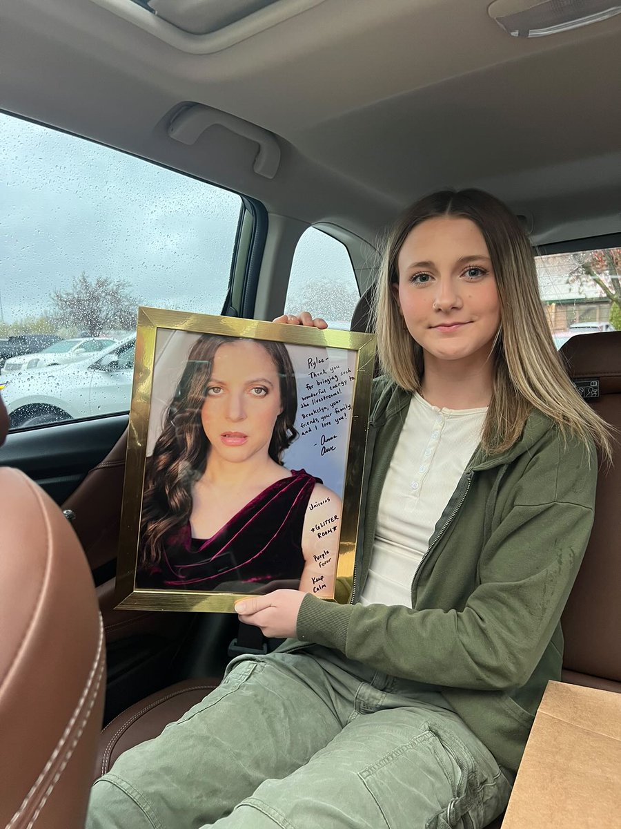Anna Awe (@annaaweartist) on Twitter photo What a wonderful picture of Rylee @Rylee_0411 enjoying her new gift from <a href="/brxxkelyn/">Brookelyn Tidd</a>! Thanks so much Rylee for being a great addition to the live performances and bringing your wonderful energy.
Purchase your autographed portrait here:
annaawe.com/product/982151 What a wonderful picture of Rylee @Rylee_0411 enjoying her new gift from <a href="/brxxkelyn/">Brookelyn Tidd</a>! Thanks so much Rylee for being a great addition to the live performances and bringing your wonderful energy.
Purchase your autographed portrait here:
annaawe.com/product/982151
