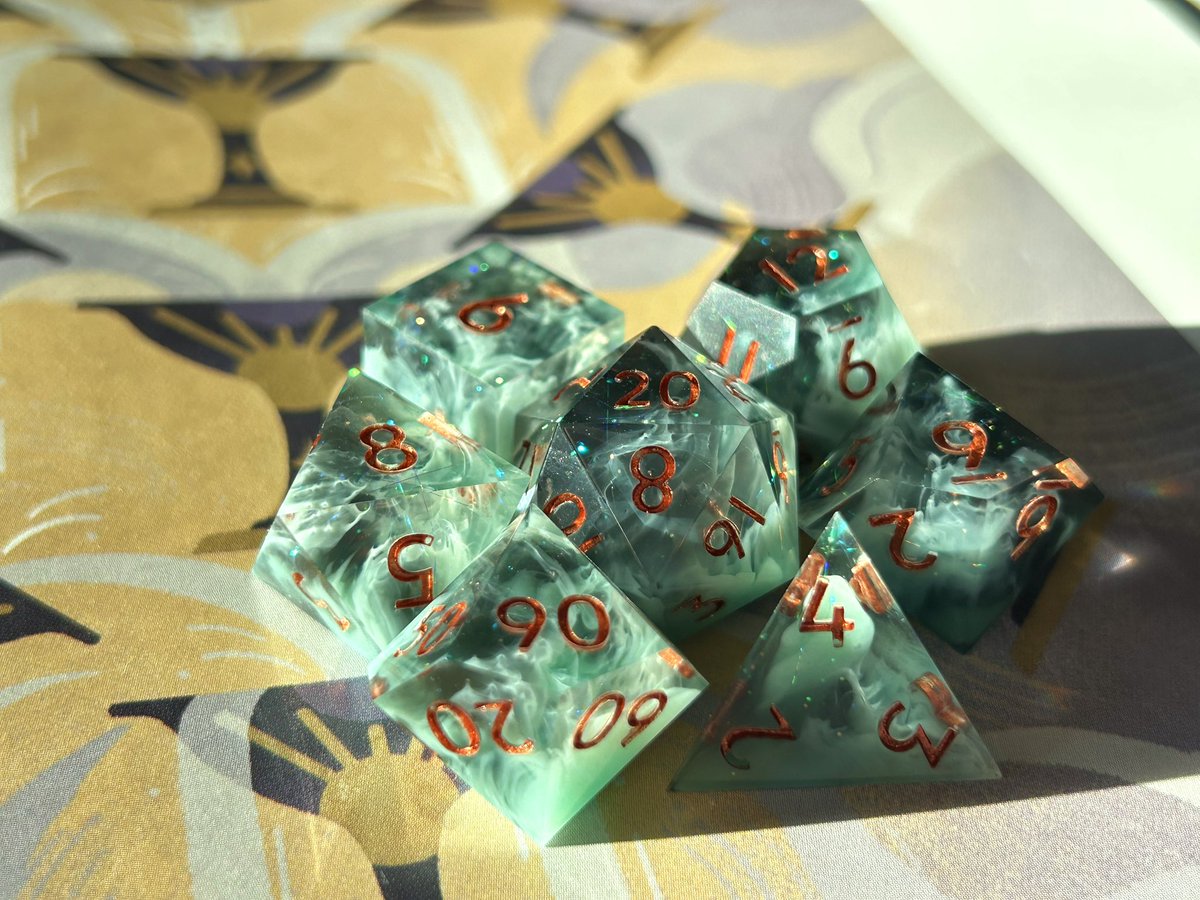 earthlydice's tweet photo. 🐉 https://t.co/hID1ZjRxvy