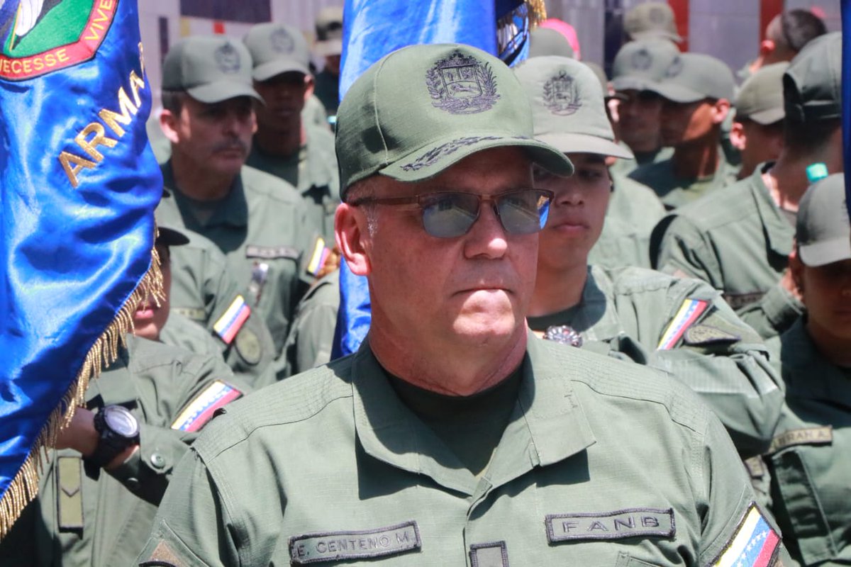 secomjem's tweet photo. #HOY| Los integrantes de la @ArmadaFANBVzla marcharon junto al pueblo en conmemoración del Día de la Dignidad Nacional, destacando la labor de la @Milicia_B1 y la unión cívico militar ideada por el Cmdt Hugo Chávez, ratificando la lealtad con el CJ @NicolasMaduro
#Todo11TieneSu13 https://t.co/Vi39NzPFvy