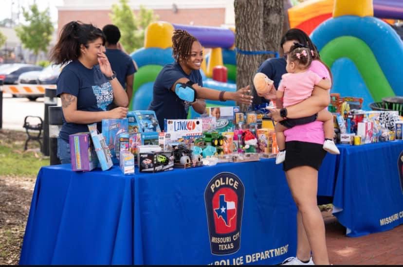 We will like to thank our Council Members, Staff, and the community for coming out to the annual Child Abuse Awareness Festival hosted by the Missouri City Police Department. Attendees enjoyed games, food, music, face painting and so much more! flic.kr/s/aHBqjBmpcn