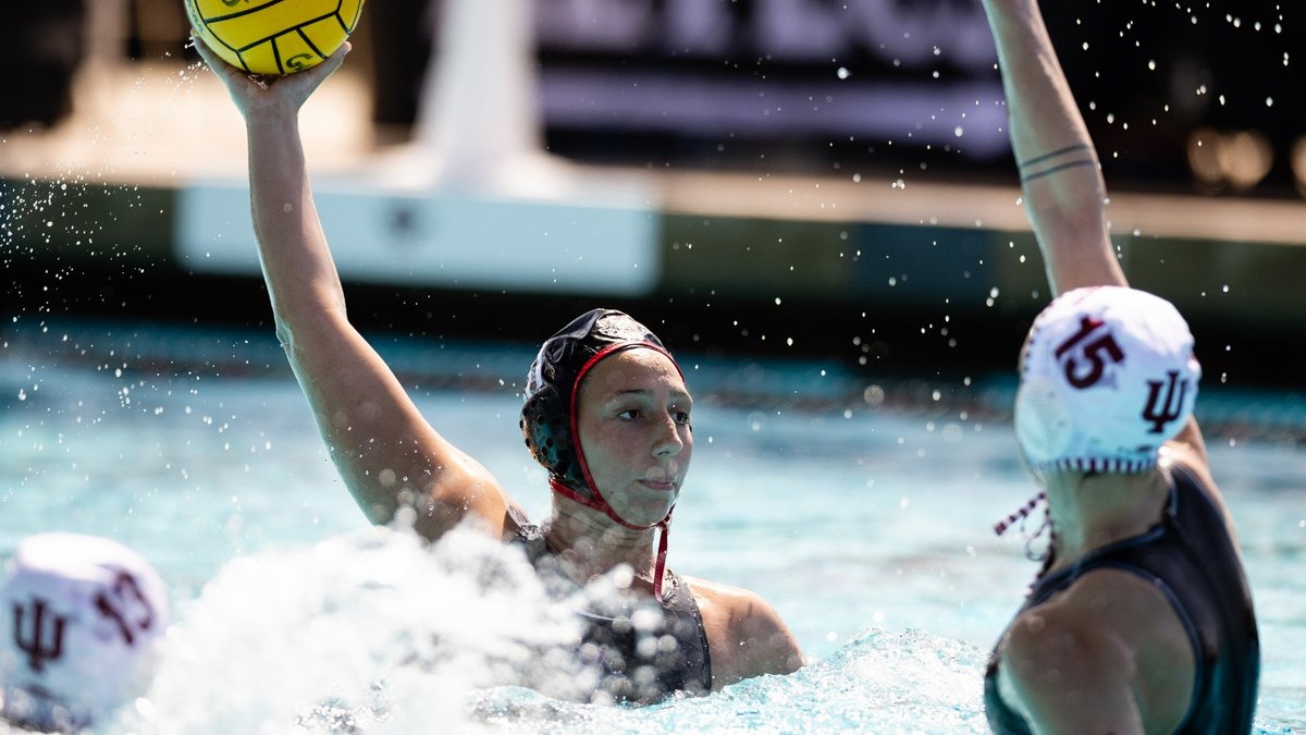 #GCCWaterPolo Recap: @AztecWaterPolo Pull Away Late for GCC Win, 14-8, over Santa Clara on Saturday. Claudia Vales with five-points. Details >> gccwaterpolo.com/news/2024/4/13… #NCAAWaterPolo