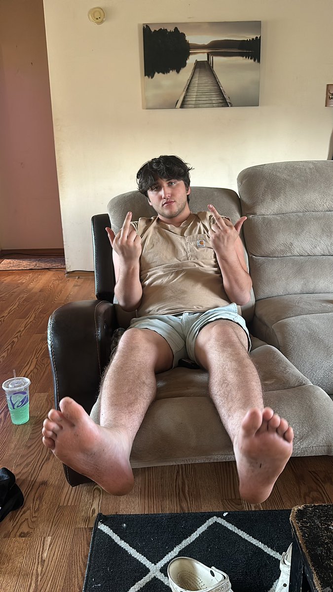 MasterCameron's tweet photo. Bring your useless ass to my DMs and goon over these feet. It’s time to serve$
#findom #feetworshi̇p #alphamale #paypiggieswanted https://t.co/faPnhekFY7