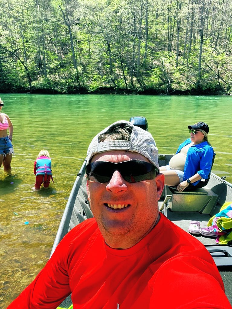 mmKyleAubuchon's tweet photo. Fun day in #District25 visiting Jolly Cone in Van Buren and boating on the Current River for the first time this year! #LiveBlessed #MOSen25 #ONSR https://t.co/WEkpOm2qqv