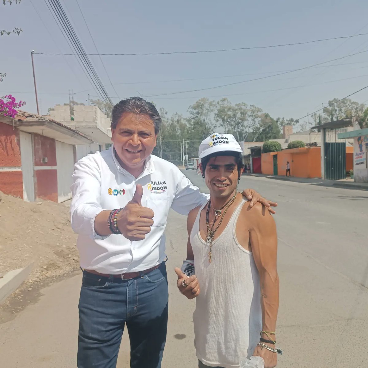 JulianRendonPue's tweet photo. Hoy estuve en Santa María Xonacatepec conociendo a los habitantes y escuchando sus necesidades.
¡VAMOS A GANAR! 💛💙❤️
#PonteChingónYVotaPorJuliánRendón
#DistritoFederal6
#Puebla #santamariaxonacatepec https://t.co/ZCYfPZEsq2