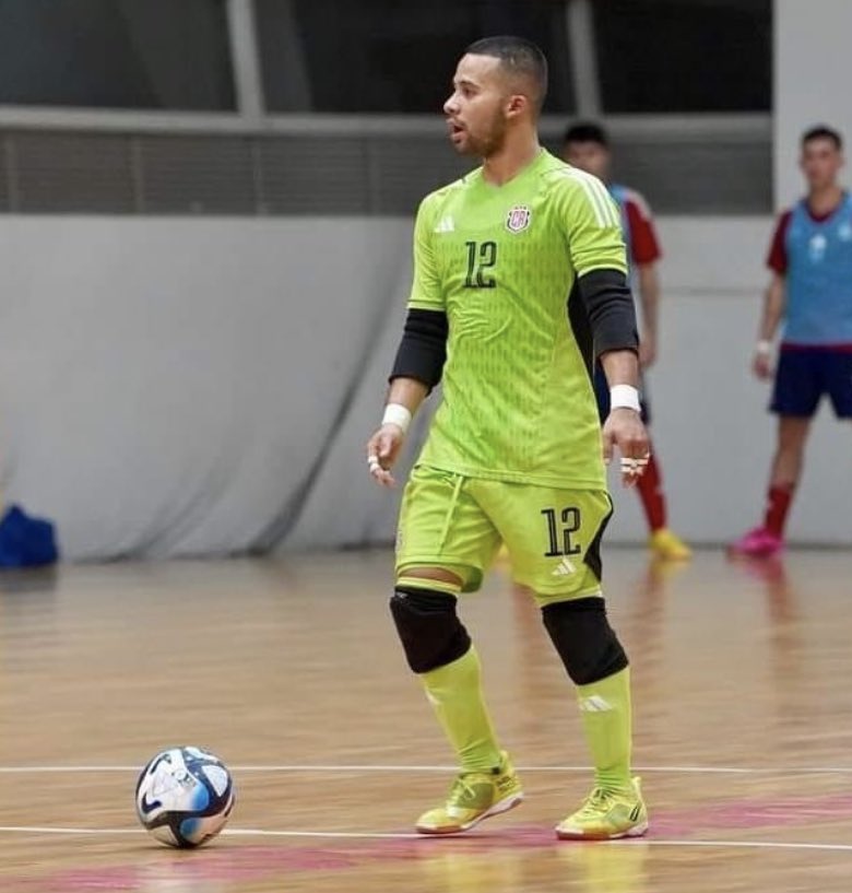 KevinJimenezCR's tweet photo. INCREÍBLE DEBUT: Costa Rica Futsal estaba ganando 8-3 a Haití en el inicio del Premundial iniciando al segundo tiempo, los jugadores haitianos empezaron a fingir lesiones y se retiraron del partido. 

INSÓLITO. https://t.co/L8XwO9i7vW