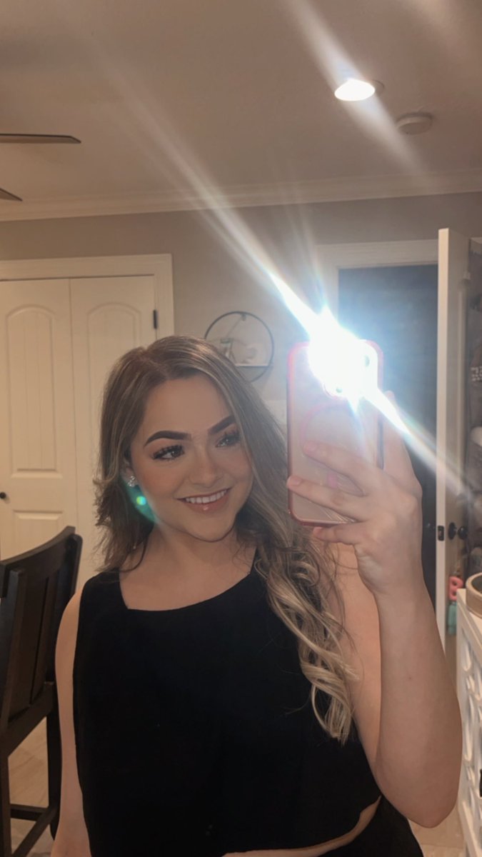 👩🏼
