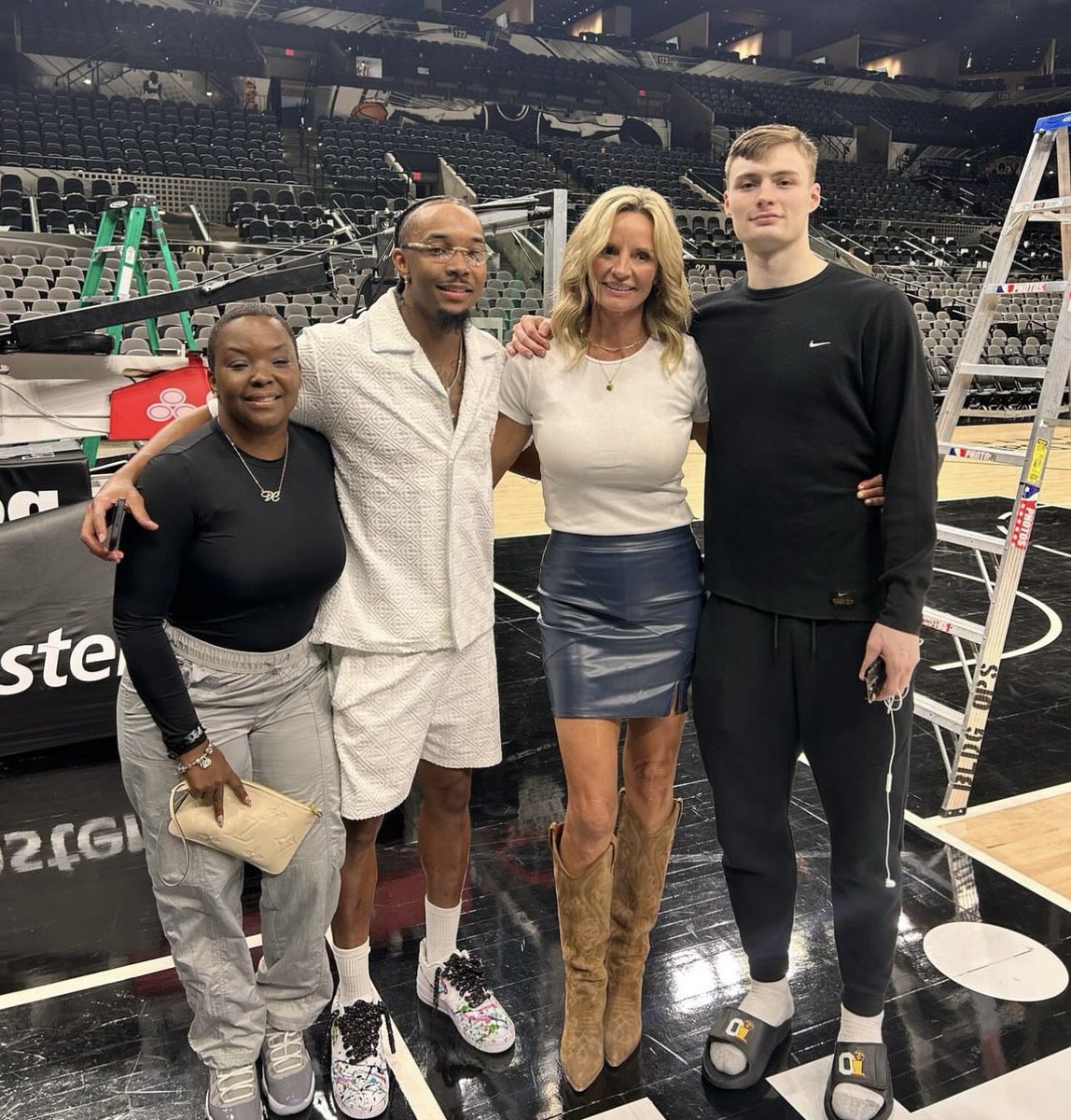 AintNoSeatsPod's tweet photo. CB, Dtae &amp; their mothers after the Nuggets/Spurs game last night❤️ https://t.co/VXvTFM2mNd