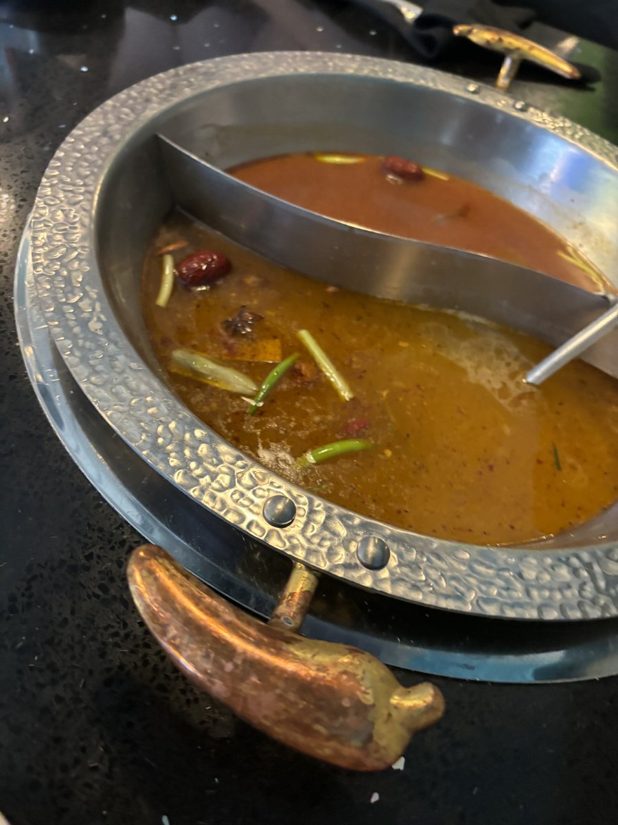 Angie_daddy0's tweet photo. Hotpot is the best thing to ever exist. I will never be the same. https://t.co/doknfBXRmj