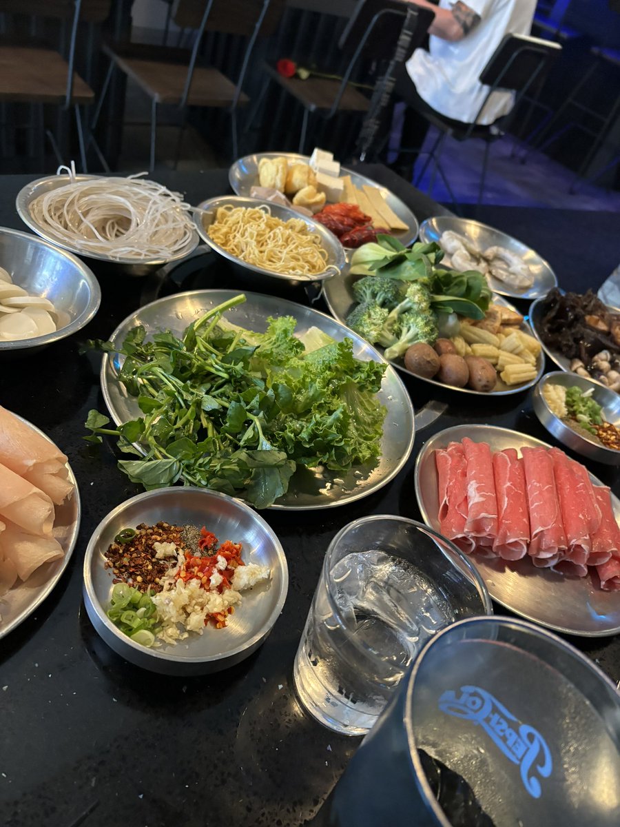 Angie_daddy0's tweet photo. Hotpot is the best thing to ever exist. I will never be the same. https://t.co/doknfBXRmj