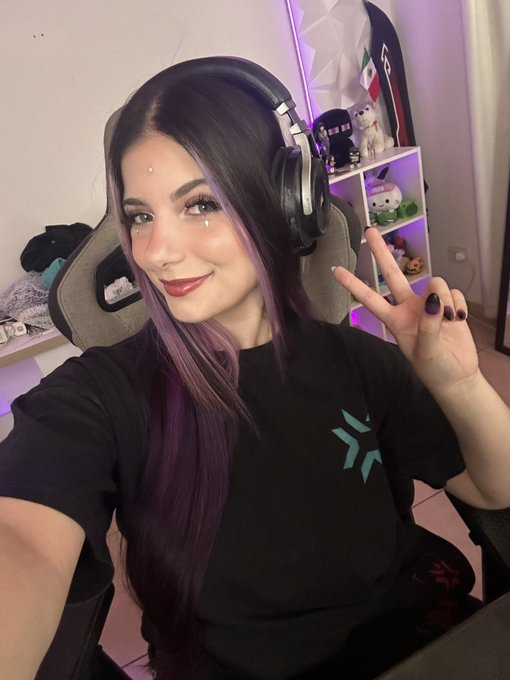 Ya andamos en directooo ❤️🫶🏻  ✅ hoy Co-Stream del partido de SEN vs LEV 🔥  ✅ Jueguitos  https://t.co/yqx84Vf9v5<a href="/tag/valorantmasters"class="tags"><span>#valorantmasters</span></a>