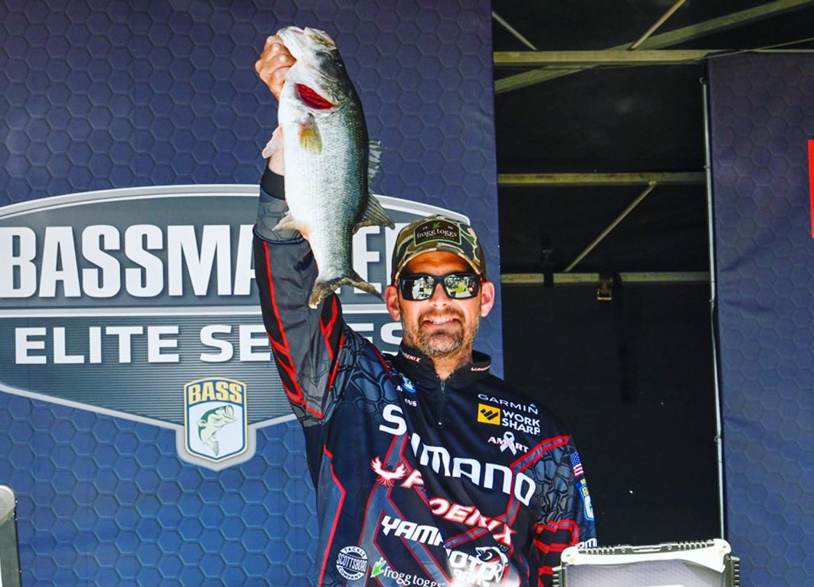 DMullinsfishing's tweet photo. Another lucky big bite and had nothing to go with it. 11lb today and made the cut in 38th 🙏🏼
#shimano #fishshimano #yamamotobaitco #fishpowerpro #doomsdaytackleco #easttnfishing #sunline #garminpro #garminfishhunt #froggtoggs #nicholslures https://t.co/apSIyTr2Oa