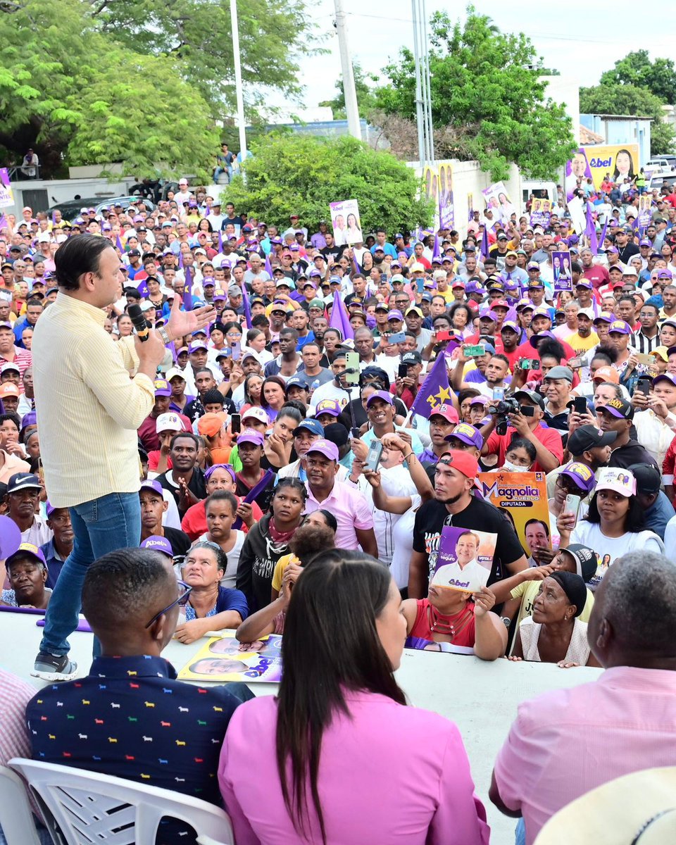FFELIPEROMERO's tweet photo. @AbelMartinezD candidato Presidente del @PLDenlinea encabeza una multitudinaria manifestación de apoyo a su candidatura en Azua.
"Seguiremos avanzando indeteniblemente hasta la victoria del 19 de mayo" https://t.co/k11bQoXnp2
