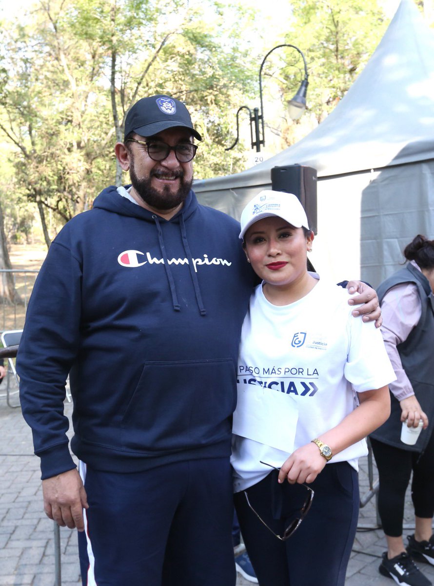 Les comparto algunas imágenes de la Quinta Carrera y Caminata 2024, dirigida a las y los trabajadores de la @FiscaliaCDMX en la Primera Sección del Bosque de Chapultepec. Felicidades a las y los competidores!!! 🏃🏻‍♀️🌳 🏃🏽‍♂️🏅