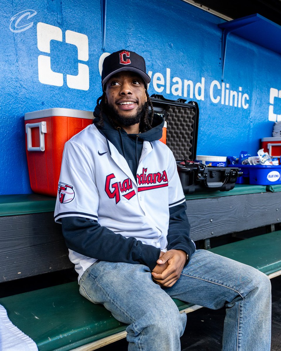 Stopped by our neighbors' place to watch the game.😉

#LetEmKnow x #ForTheLand