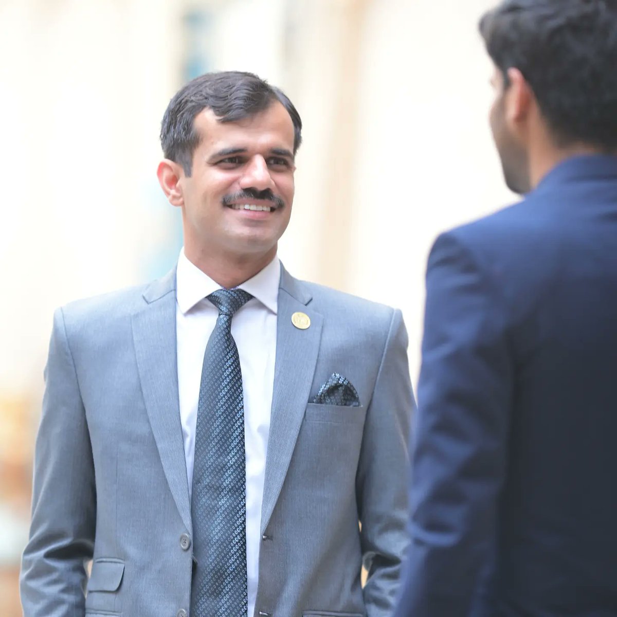 umerfaran's tweet image. ہر آئندہ دن کی تیاری ایسے کرو کہ شاید اسکے بعد کبھی جینے کا موقع نہ مل پائے گا. اپنا سب سے اچھا پہناوا کسی اہم موقع کیلئے سنبھال کر رکھنے کی بجائے آئندہ کل پہن لو اور اسے اہم دن بنا ڈالو. کیونکہ زندگی کی ڈور بہت نازک ہے، یہ جب ٹوٹنے پر آئے گی تو اس اہم موقع کے آنے کا انتظار نہ…