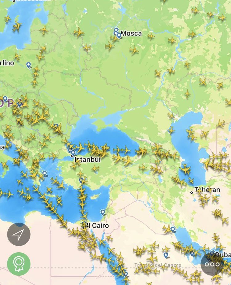 Deux guerres majeures ouvertes: l’impressionnante image des avions de ligne forcés de contourner tout le Proche Orient ainsi que l’Ukraine.