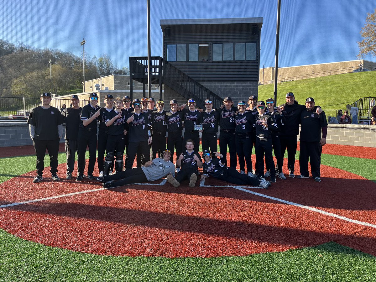 EliTucker_'s tweet image. 10 innings of play this weekend between 2 games. Outscored opponents 21-1. Proud of this team, wood bat tournament champions !

2/5 - 2R HR, 1 RBI Sac Fly, 2RBI Single
5 RBI Total
1.000 Fielding %