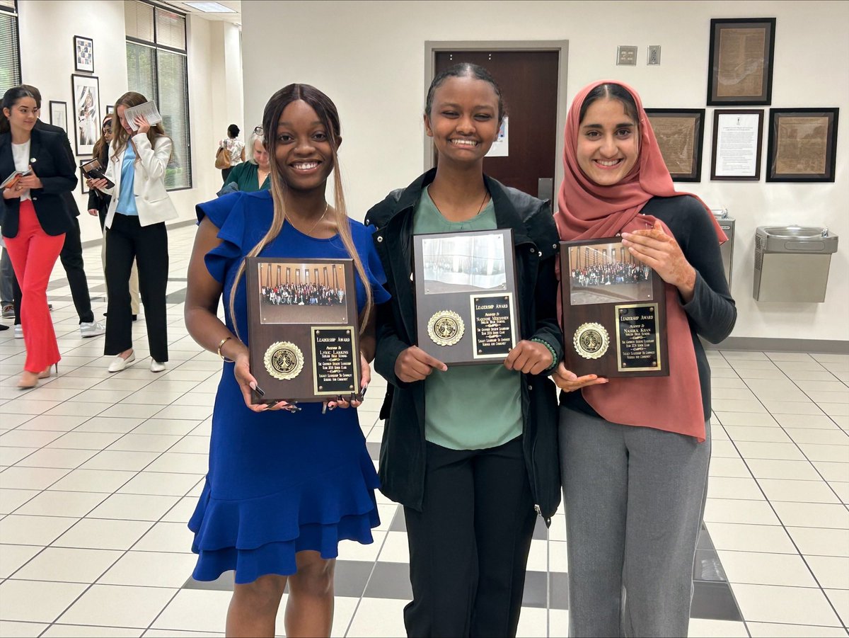 ShilohGenerals's tweet photo. Day 151 - We are so proud of our GSLT graduates!  #Salutes to Lyric, Nardose, and Nashra!  The future is brighter because of you, and we appreciate your leadership! #TeamShiloh #180DaysofPRIDE https://t.co/XTGdkrlLo2