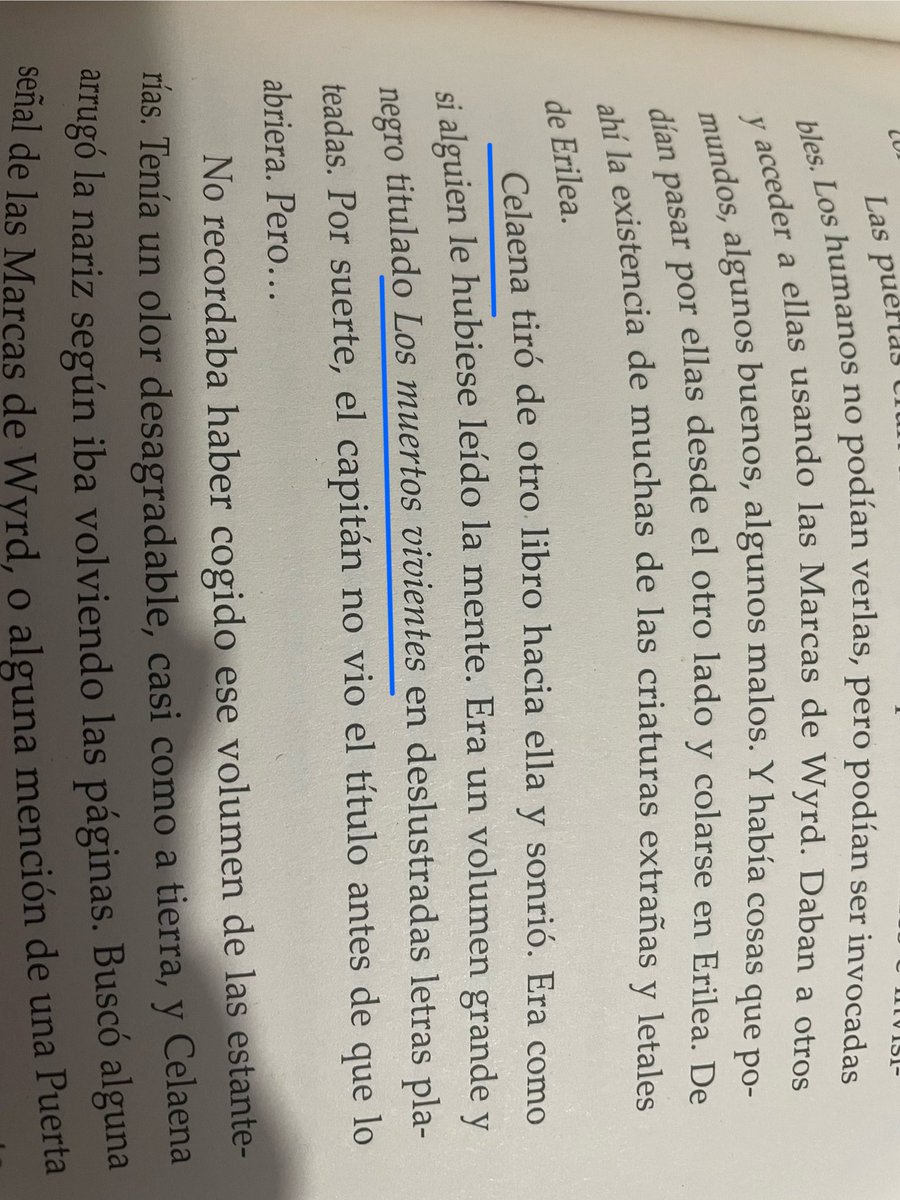 marttapozzo's tweet photo. Estoy chillando porque acabo de encontrar ahora (en la tercera relectura) de Ciudad Medialuna una “conexión con TRONO DE CRISTAL”.

Adjunto foto.
‼️SI N HAS LEÍDO CIUDAD MEDIALUNA NO VEAS LA FOTO QUE ES PARTE DEL FINAL‼️

Por si acaso, no he leído CC3, no spoiler, plis. https://t.co/QSaSY9TUJA