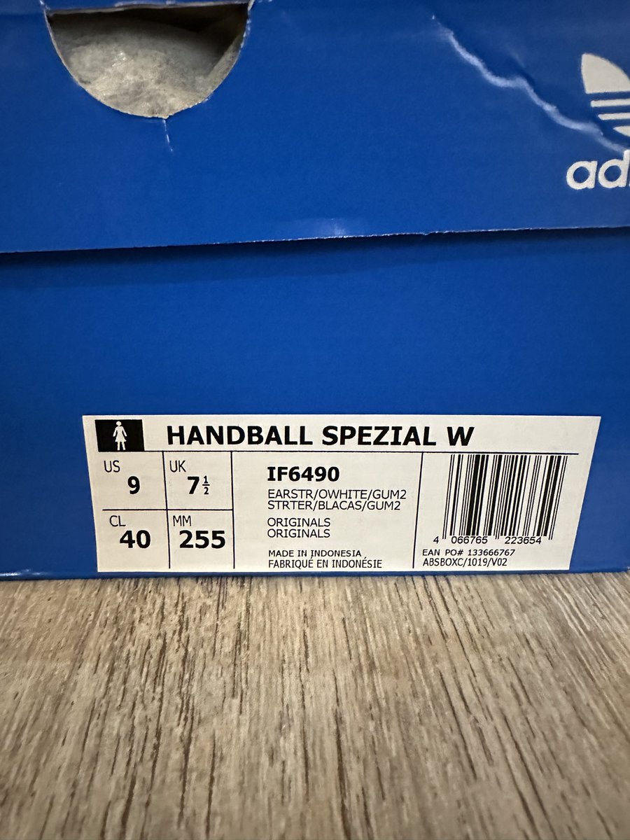 dgzzuniga's tweet photo. @adidas @adidas_cl que pasa con las especificaciones del Ecommerce 🙄 https://t.co/BDObFGuMPz