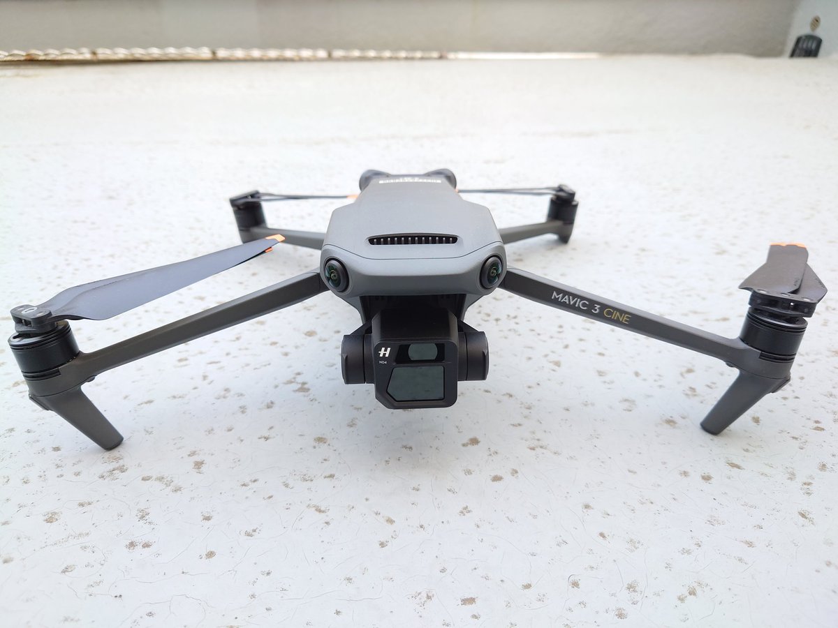 masanii_drone's tweet photo. 明日のゴルフ場レーザー測量の準備開始❗
すでにレーザー測量機器の準備は完了していますが、空撮用ドローンとしてMavic 3 Cine も準備します。
充電完了後に機体の点検整備を実施予定✌
#矢沢永吉, #永ちゃん, #ドローン, #空撮映像, #ロードバイク, #写真好き, #Mavic3Cine, #RCPRO https://t.co/VpZZ1d855W