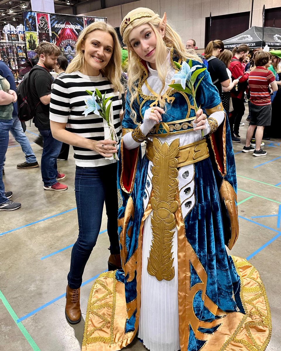 Homemade Zelda cosplay blows my mind❣️