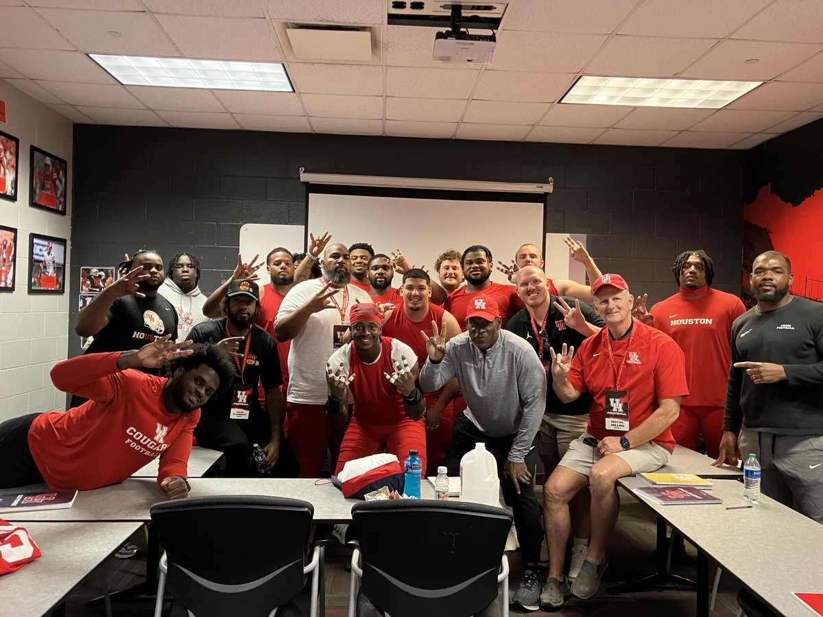 Yesssir!! Great having the pride and tradition of UHDLine Coogs say a few words of wisdom to the new and upcoming Coogs of the present! Thank you! #UHDLine2024