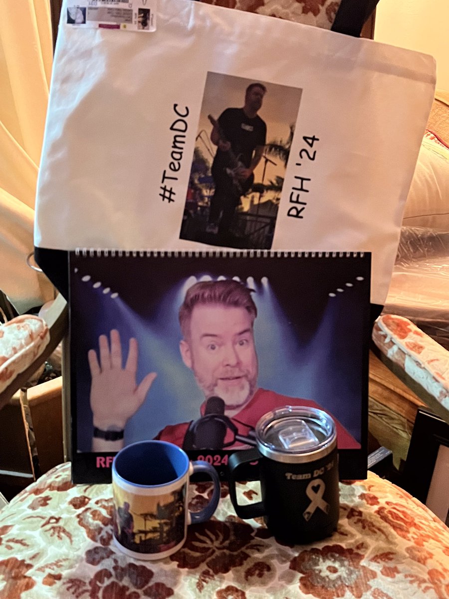 karenc3's tweet image. I ot the tote bag, large calendar, mug and travel mug and they are wonderful, thanks @GraceC4David #rfh