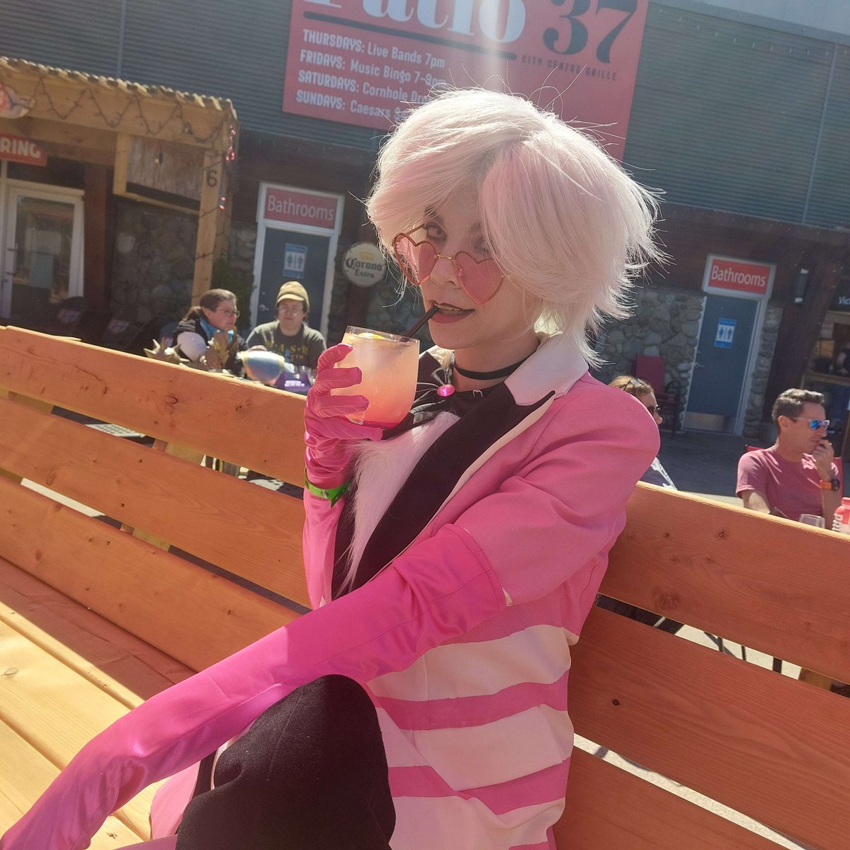 viccitybighouse's tweet photo. if ya see the bartenda, can ya tell 'im i said, "pspspspsps" 🤌🏻 

#islandfancon #angeldust #angeldustcosplay #angeldusthazbinhotel #hazbinhotel #HazbinHotelcosplay https://t.co/YL0FuCaHtc