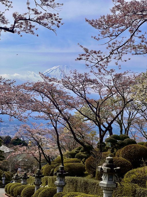 View of Mt. Fuji 🗻 https://t.co/NeVgXoAfYc
