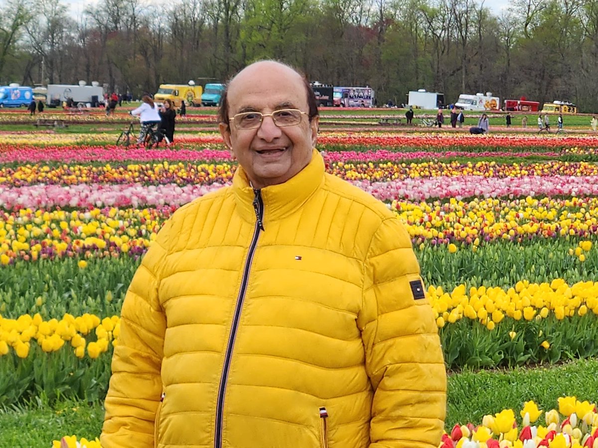 Visiting d Tulip Farm in US was an experience that made us feel that nothing to compare with nature’s beauty. Millions of Tulips in all colours were seen.This is a great place to visit on a cloudy day for the best family pictures.Though cold & breezy we enjoyed every bit of it.