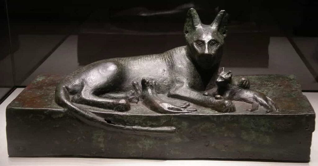 A Saite 26th Dynasty period (664-525 BC) bronze art work of an Egyptian cat playing with one of her kittens and feeding another. (Gulbekian Museum) historicaleve.com/photos-of-cats…