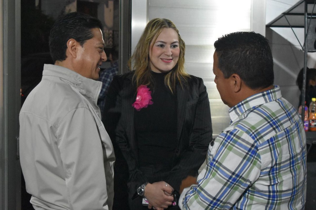 PrisRamirez2024's tweet photo. Con amigas y amigos se pueden construir proyectos sólidos donde se escuchen todas las voces. Quiero agradecer a todos los que nos acompañaron a conocer más del trabajo que realizamos con #FuerzaPink para apoyar a madres de familia, emprendedoras y mujeres de fuerza. https://t.co/U6iyBKWf9a