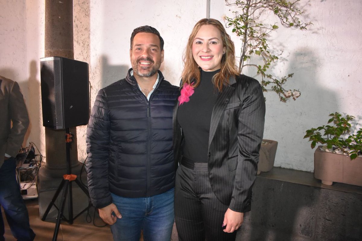 PrisRamirez2024's tweet photo. Con amigas y amigos se pueden construir proyectos sólidos donde se escuchen todas las voces. Quiero agradecer a todos los que nos acompañaron a conocer más del trabajo que realizamos con #FuerzaPink para apoyar a madres de familia, emprendedoras y mujeres de fuerza. https://t.co/U6iyBKWf9a