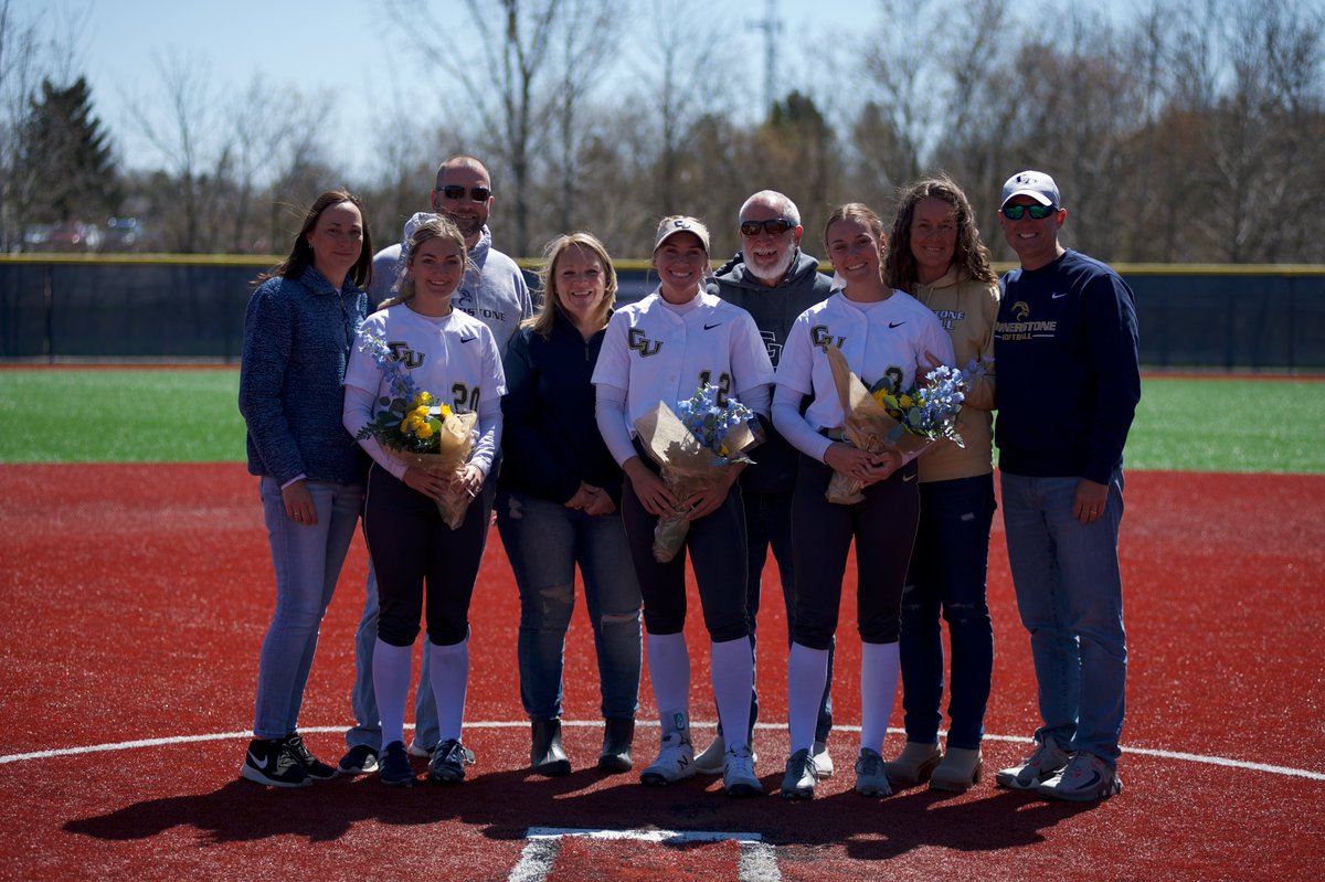 Softball celebrates their seniors with a split against Concordia. cugoldeneagles.com/news/2024/4/13… #TogetherweSOAR