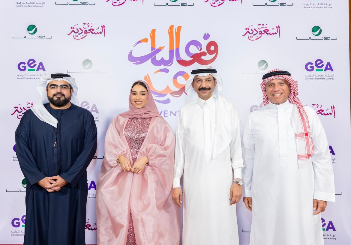 sahmnews1's tweet photo. #_صحيفة_سهم_الإلكترونية

📸 🎼🎙️🔥🔥

 الفنان عبادي الجوهر، الفنانة زينة عماد، الفنان عبدالله المستريح : يشعلان طرب وبهجة في ثالث ليالي العيد الجمهور بـ #الرياض

@abadialjohar1 
@Almestrih 
@zenaemaad 

#روتانا_لايف #روح_السعودية

#فعاليات_العيد 
@Turki_alalshikh
@salhendi 
@GEA_SA
@EidSeason
 
#ليالي_العيد #روتانا  #هيئة_الترفية 
#فعاليات_العيد_الفطر_2024
@basim_ks