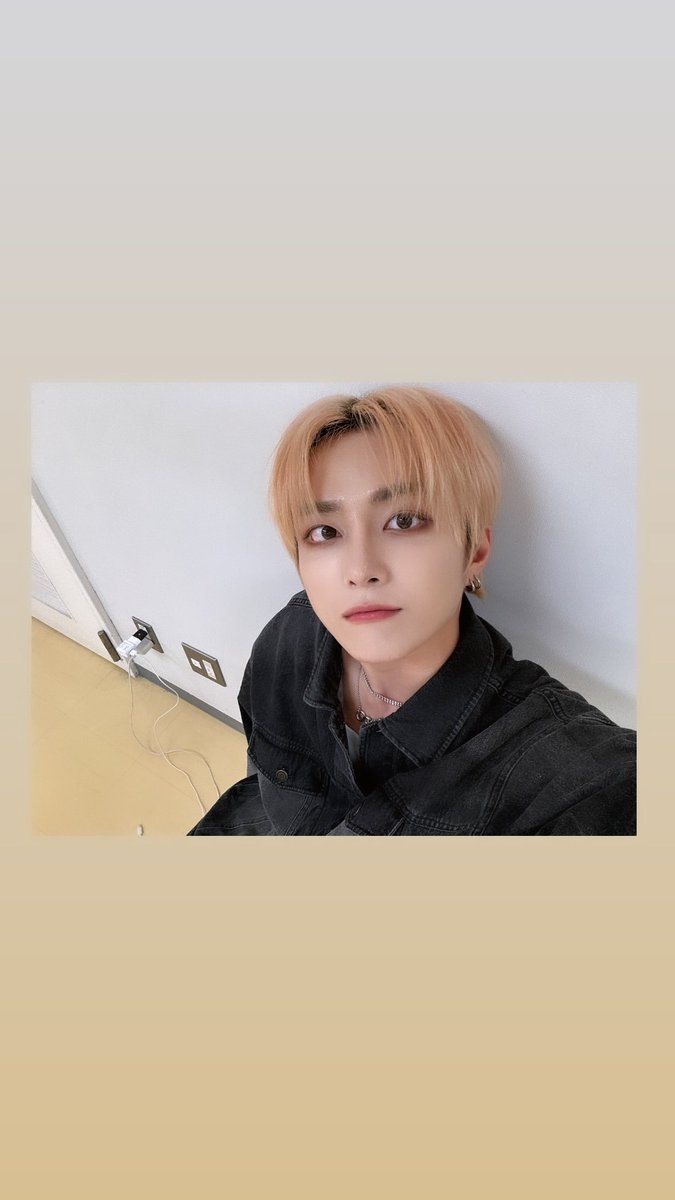 VAHN_Archive's tweet photo. 240413 반 인스타 스토리

#NINEi #나인아이 #반 #VAHN #김정우 https://t.co/uMJNjoveAg