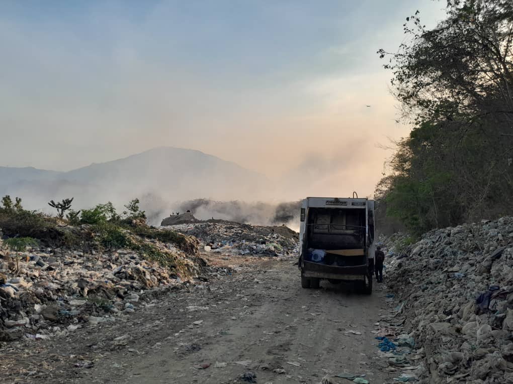Este incendio en el vertedero de basura Marín II afecta a los residentes de Terrazas de Cúa, San Ignacio de Cucuy, Colinas de Cúa, Valle Marín, Santa Cruz de Cúa, entre otras poblaciones aledañas.