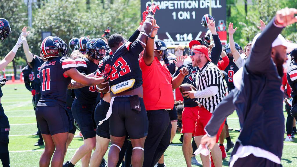 Just an incredible day on campus! Excited for the future of @GovsFB and an outstanding performance by @GovsBSB to earn the series win over @ASUNSports leading Jacksonville! I must admit I love beating @LicariMichael ! Defense enjoy those steaks! #ClarksvillesHometownTeam