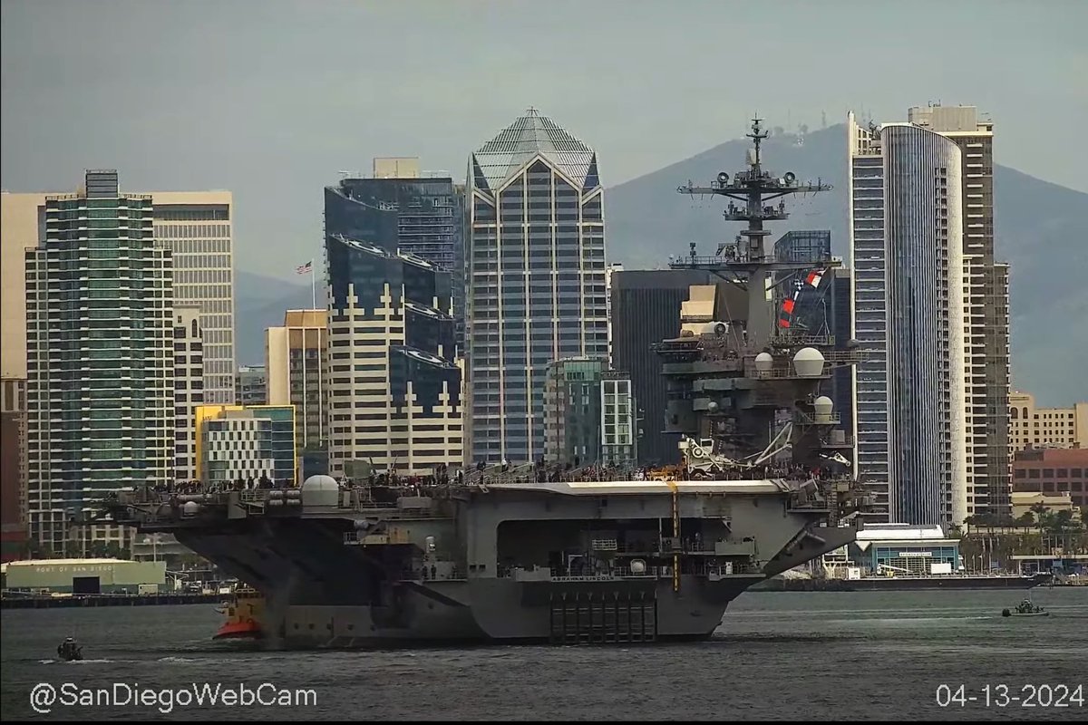 WarshipCam's tweet photo. USS Abraham Lincoln (CVN 72) Nimitz-class aircraft carrier coming into San Diego after a Family Cruise - April 13, 2024 #ussabrahamlincoln #cvn72

SRC: webcam https://t.co/HknDSjIb0R