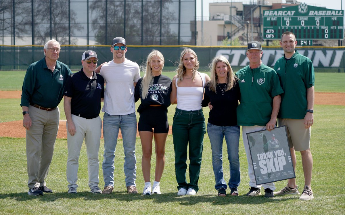 SportsMDF's tweet photo. Hard to imagine truer Bearcat and Maryville family than the Loes. Congrats on you upcoming retirements @LisaLoe1 and Darin Loe! https://t.co/IoXZptNa3S