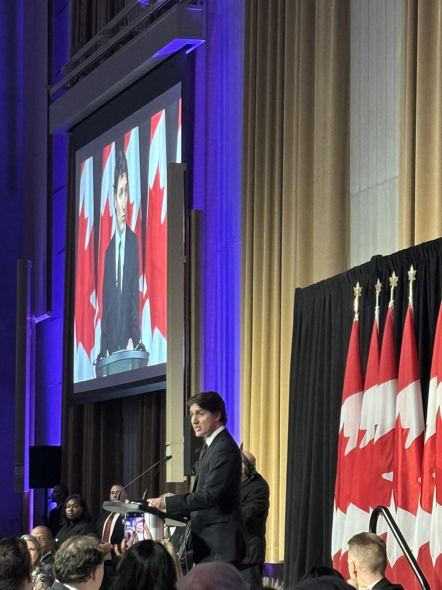 The Prime Minister makes a statement at the Press Gallery Dinner #PPG about Iran launching drones from its territory toward Israel late Saturday. He immediately had to leave. #cdnpoli