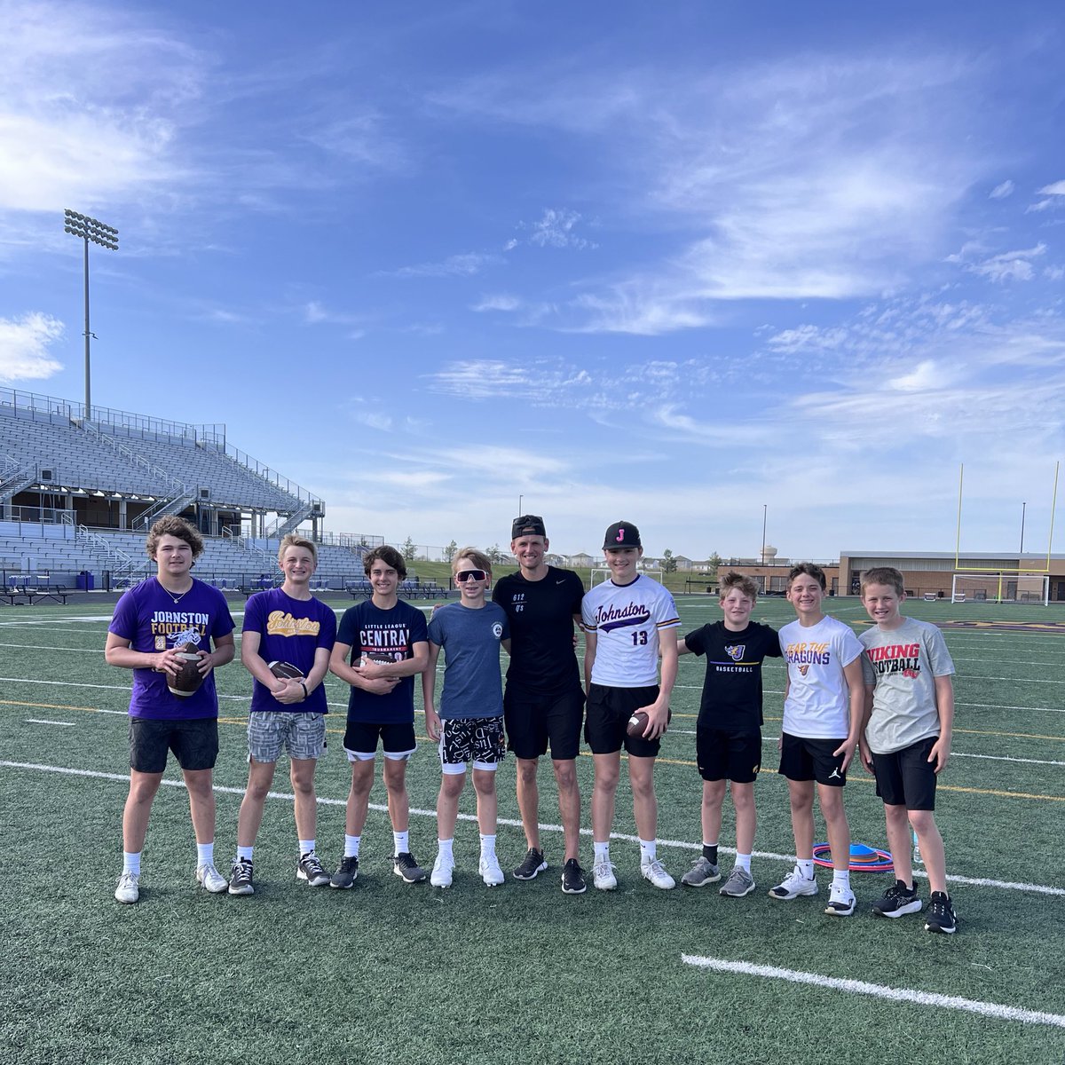 612Qs's tweet photo. Had a great day at Johnston High School in Iowa working with two awesome quarterback groups.

I am looking forward to the next session in May! I appreciate @JHSFball and @JeffLynch17 for having me down.

#612Qs🎯 https://t.co/6admizcoMi