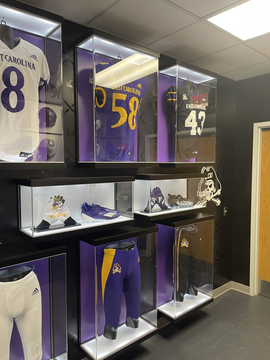 will_ferguson81's tweet photo. Had a great experience today at @ECUPiratesFB spring game! Thanks @Dyrell_Roberts for a tour of the facilities. Coming back to camp 💪🏾 @RicoZackery @dhglover @Recrui2Official https://t.co/GykqSbCBXg