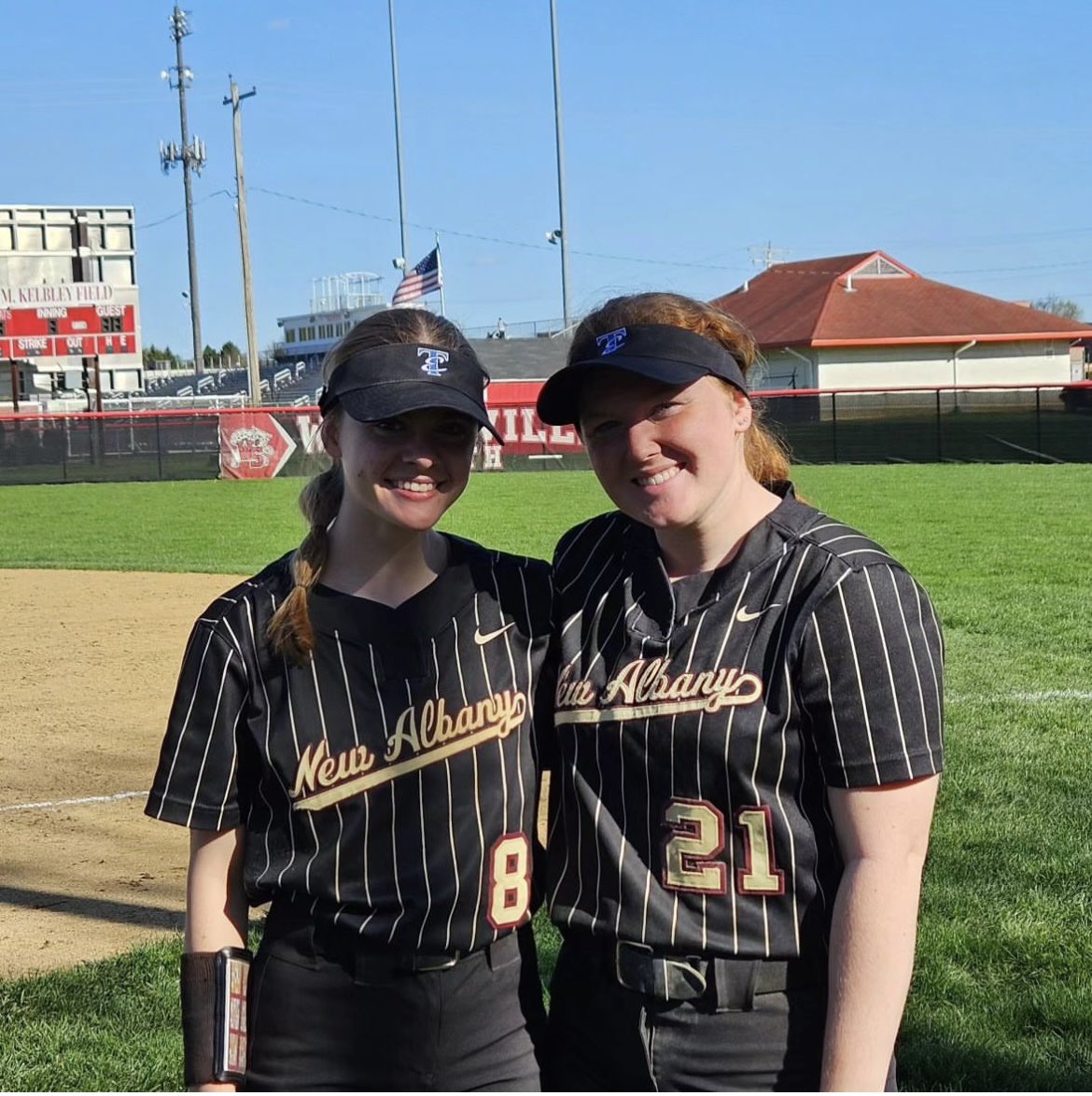 🚨 These two were out dropping 💣’s today!! @ZoeOakleaf10 had 1 and @Izzy_whi had 2, including a grand slam!! Way to hit the ball ladies!!! @TE_FallBall @OilerPride22 #TEPremier